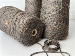 Tyk uspundet uld - 100% uld i mørk gråbrun / multi, ca. 650 gram
